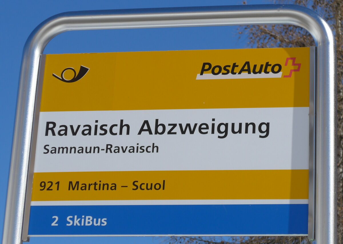 (202'636) - PostAuto/SkiBus-Haltestellenschild - Samnaun-Ravaisch, Ravaisch Abzweigung - am 20. Mrz 2019