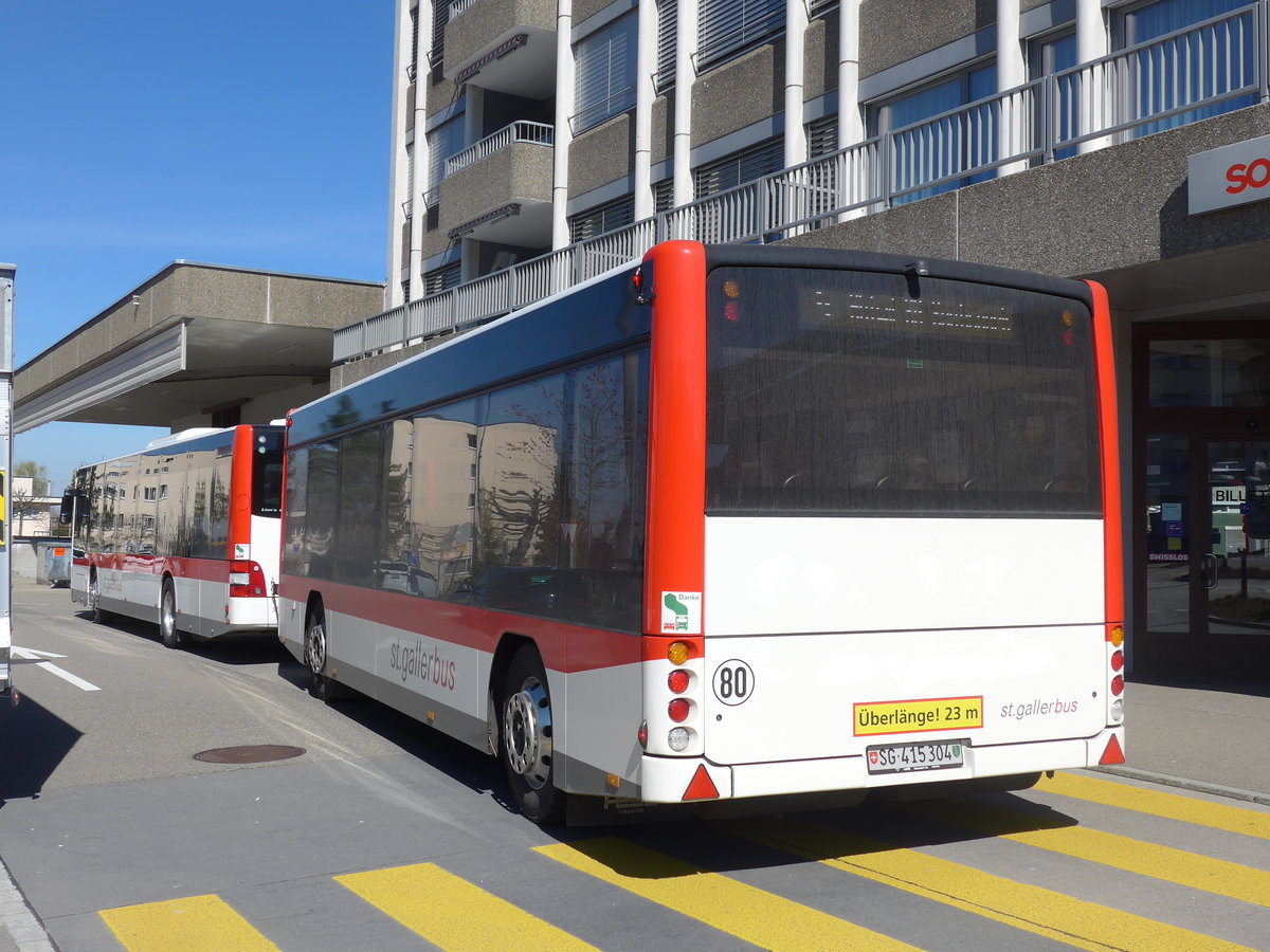 (202'698) - St. Gallerbus, St. Gallen - Nr. 304/SG 415'304 - Hess Personenanhnger am 21. Mrz 2019 beim Bahnhof Wittenbach