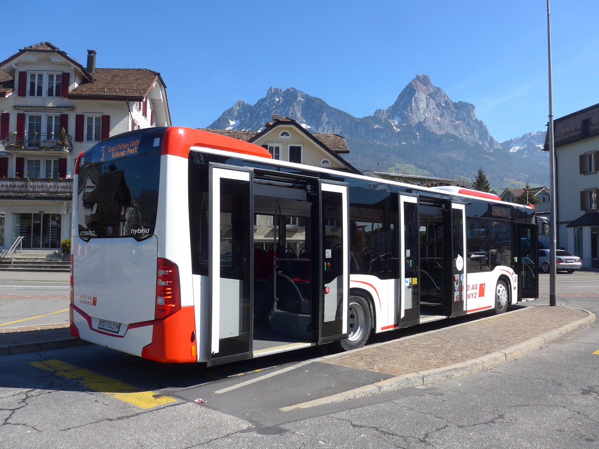 (202'824) - AAGS Schwyz - Nr. 22/SZ 70'422 - Mercedes am 22. Mrz 2019 beim Bahnhof Schwyz