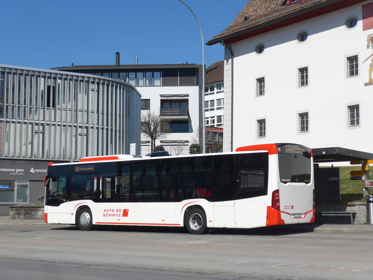 (202'833) - AAGS Schwyz - Nr. 22/SZ 70'422 - Mercedes am 22. Mrz 2019 in Schwyz, Post