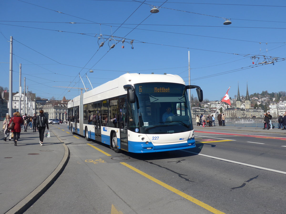 (203'036) - VBL Luzern - Nr. 227 - Hess/Hess Gelenktrolleybus am 23. Mrz 2019 in Luzern, Bahnhofbrcke