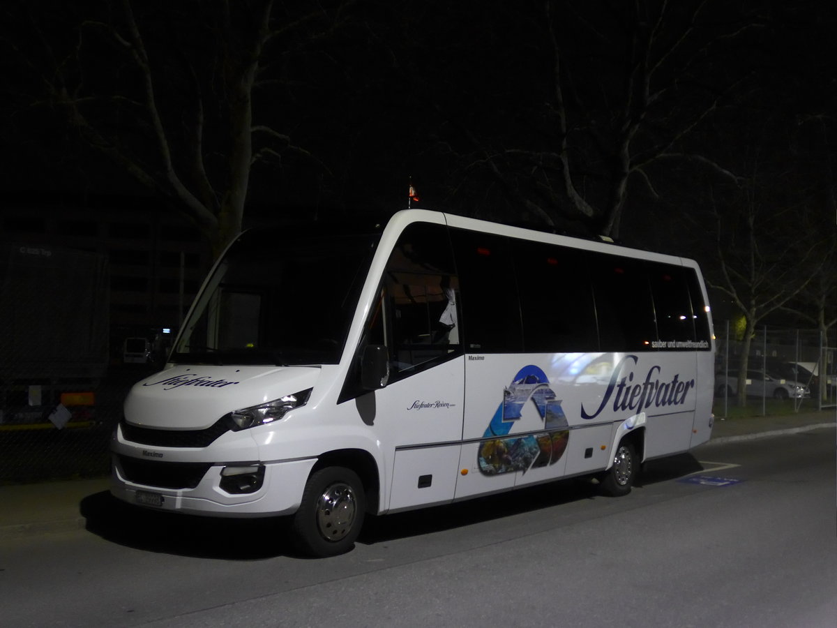 (203'637) - Stiefvater, Basel - BS 29'998 - Iveco/Maximo am 13. April 2019 in Thun, Rtlistrasse