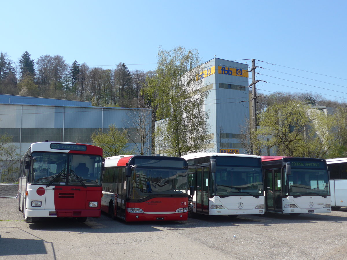 (203'839) - TPF Fribourg - Nr. 12 - Volvo/Lauber (ex GFM Fribourg Nr. 12) + SW Winterthur - Nr. 201 - Solaris + MOB Montreux - Nr. 27 - Mercedes (ex PostAuto Wallis) + Lathion, Sion - Nr. 18 - Mercedes (ex PostAuto Wallis Nr. 70; ex Lathion, Sion Nr. 70) am 19. April 2019 in Kloten, EvoBus