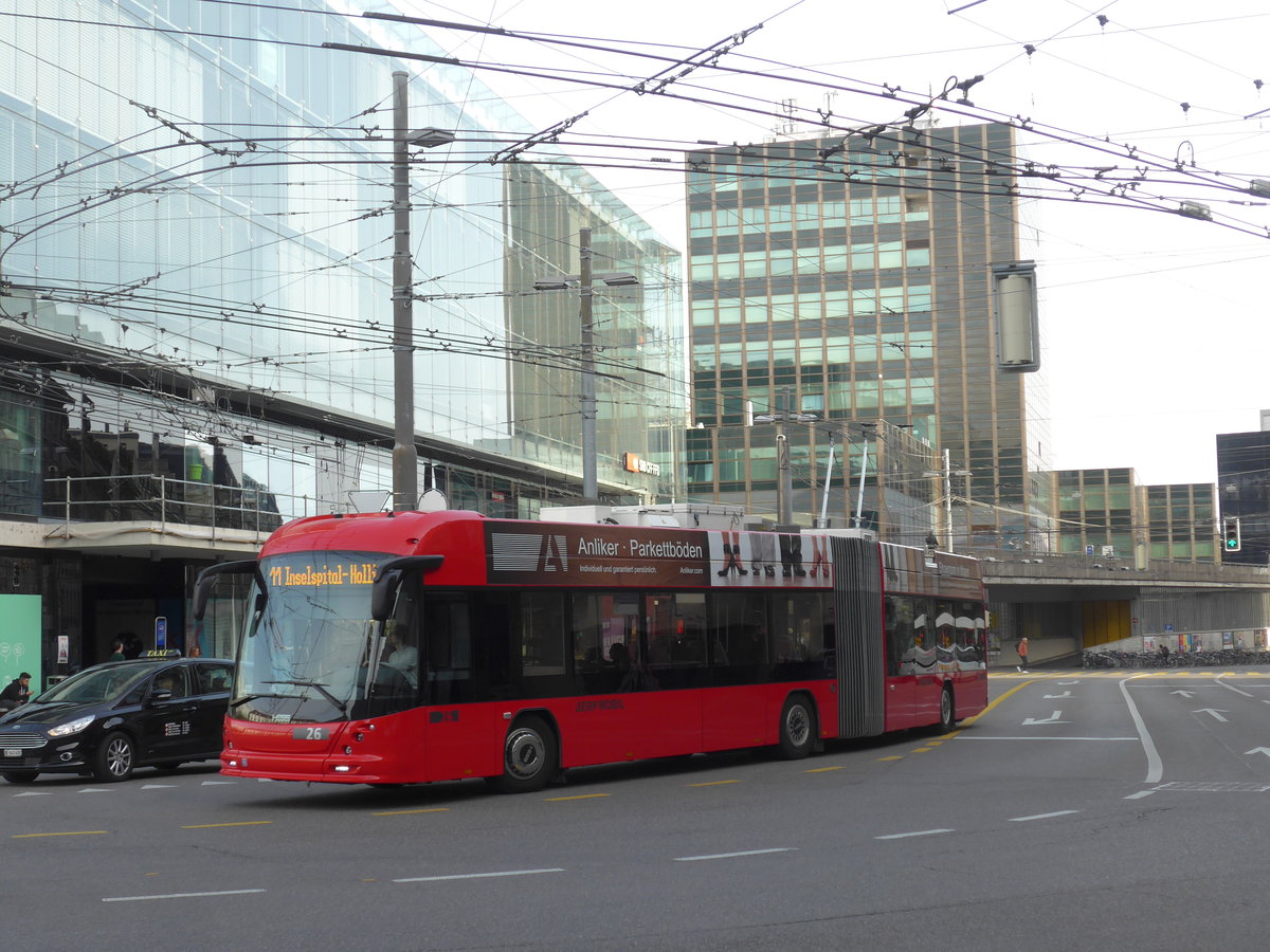 (203'868) - Bernmobil, Bern - Nr. 26 - Hess/Hess Gelenktrolleybus am 22. April 2019 beim Bahnhof Bern