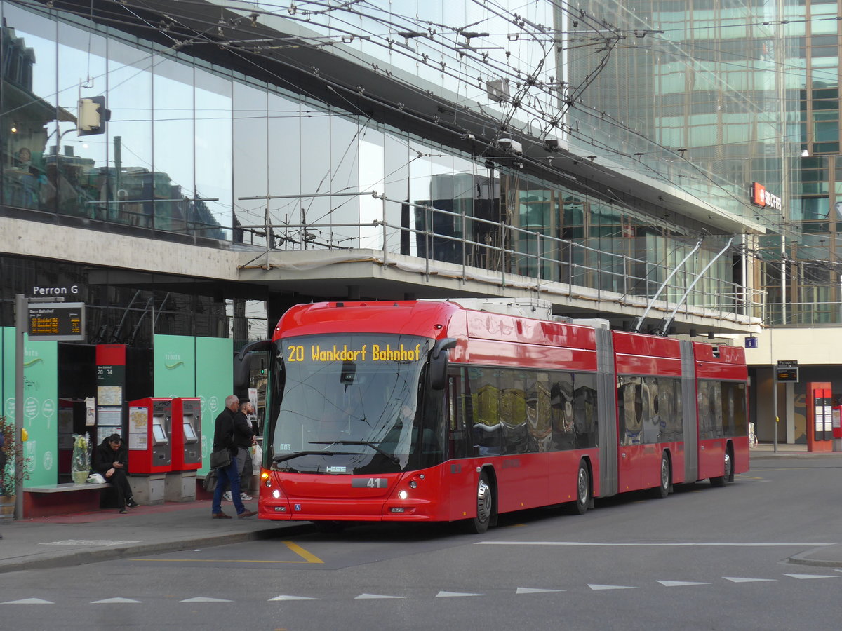 (203'869) - Bernmobil, Bern - Nr. 41 - Hess/Hess Doppelgelenktrolleybus am 22. April 2019 beim Bahnhof Bern