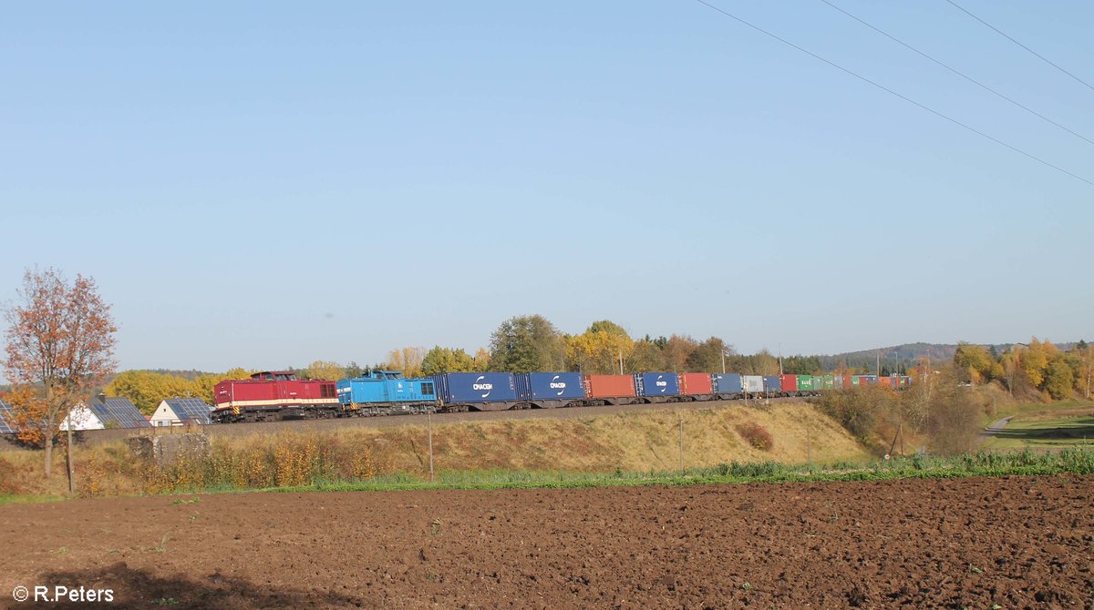 204 237-2 und 204 010-6 ziehen zwischen Pechbrunn und Gro�schlattengr�n den Wiesau Containerzug nach Hof. 16.10.17g nach Hof. 16.10.17