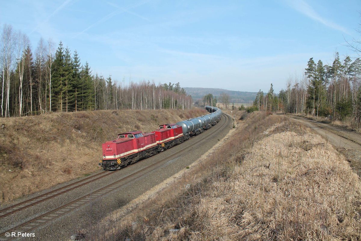 204 354-5 und 204 347-9 ziehen kurz vor Wiesau ein Kesselzug für Hauer Weiden/Oberpfalz. 17.03.17