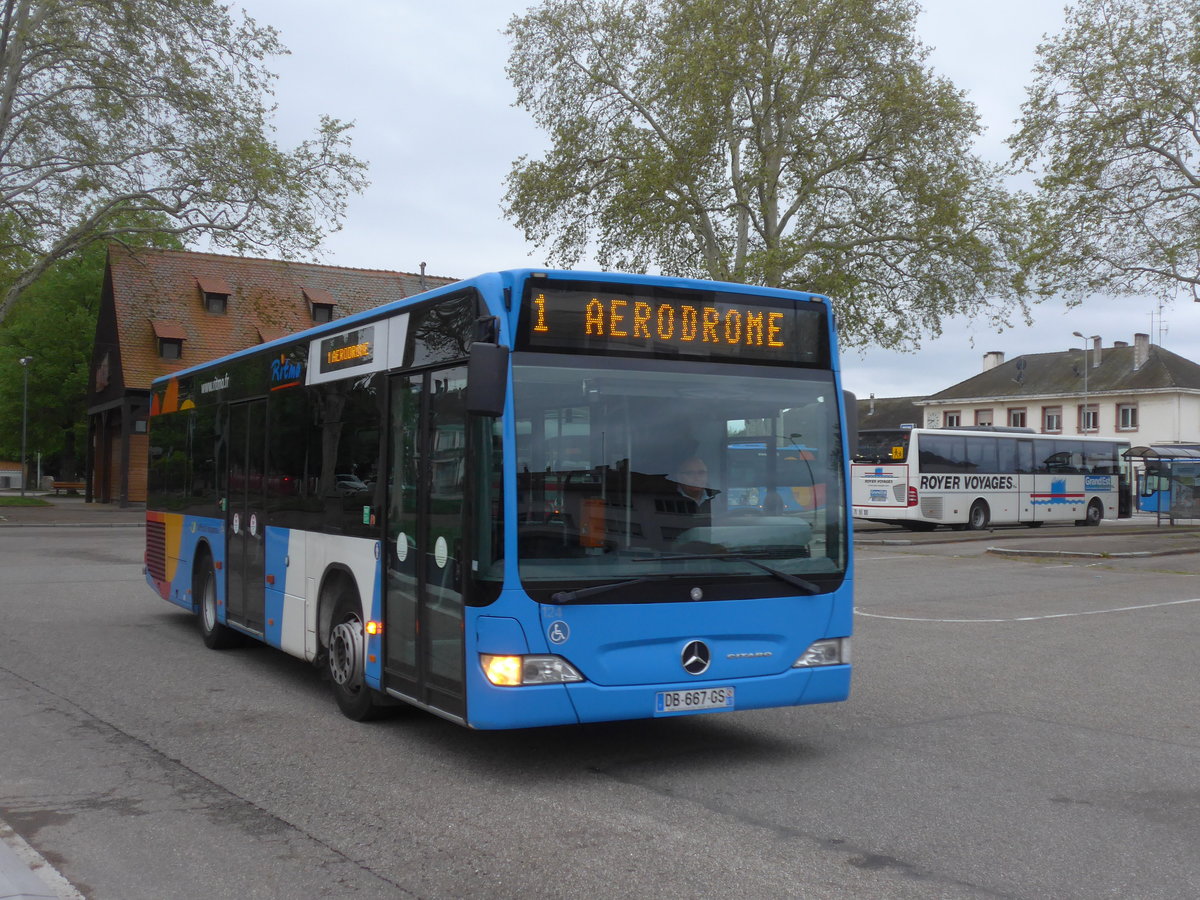 (204'150) - CarPostal, Haguenau - Nr. 124/DB 667 GS - Mercedes am 27. April 2019 beim Bahnhof Haguenau