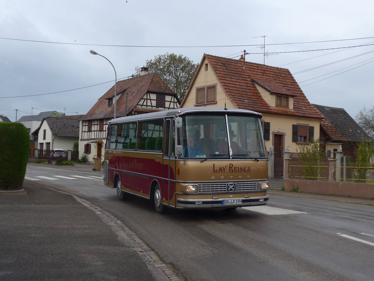 (204'198) - Aus Deutschland: Lay Reisen, Pttlingen - SB-LR 19H - Setra am 27. April 2019 in Stundwiller, Rue Principale