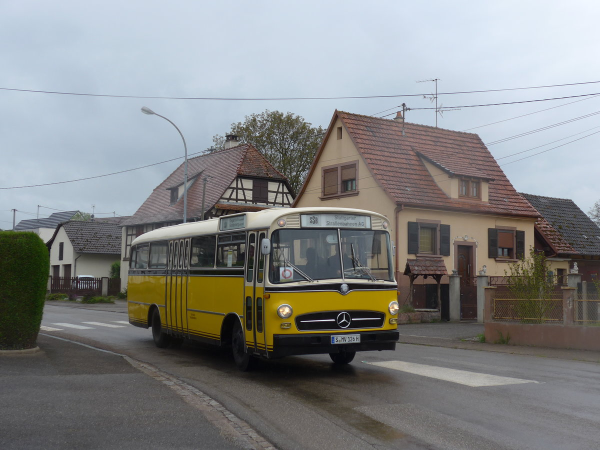 (204'216) - Aus Deutschland: SSB Stuttgart - S-MV 126H - Mercedes am 27. April 2019 in Stundwiller, Rue Principale