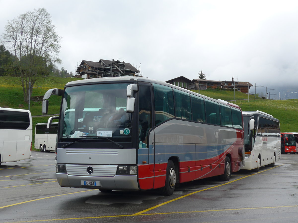 (205'320) - Aus Italien: ??? - DD-025 WF - Mercedes am 19. Mai 2019 in Grindelwald, Grund
