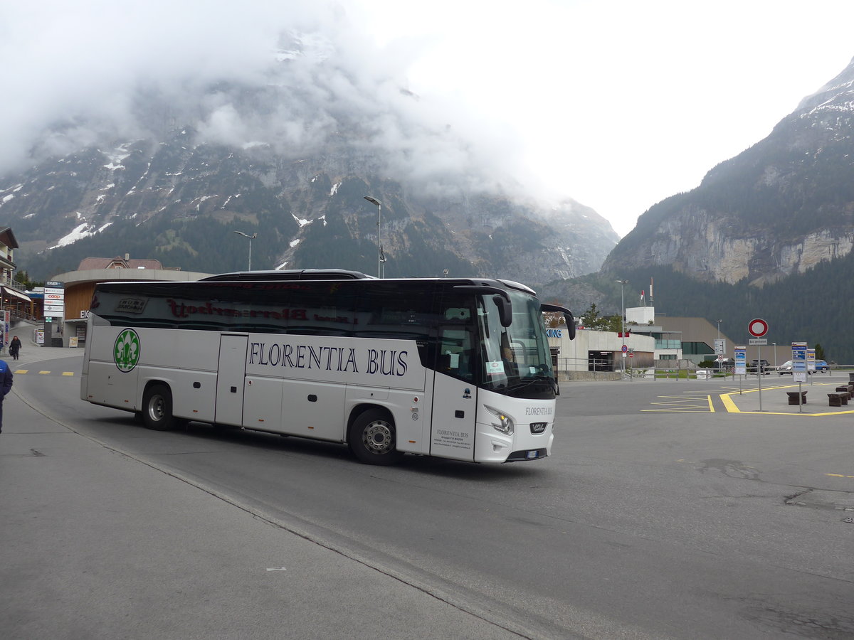 (205'333) - Aus Italien: Florentia Bus, Firenze - Nr. 152/ES-853 CP - VDL am 19. Mai 2019 beim Bahnhof Grindelwald