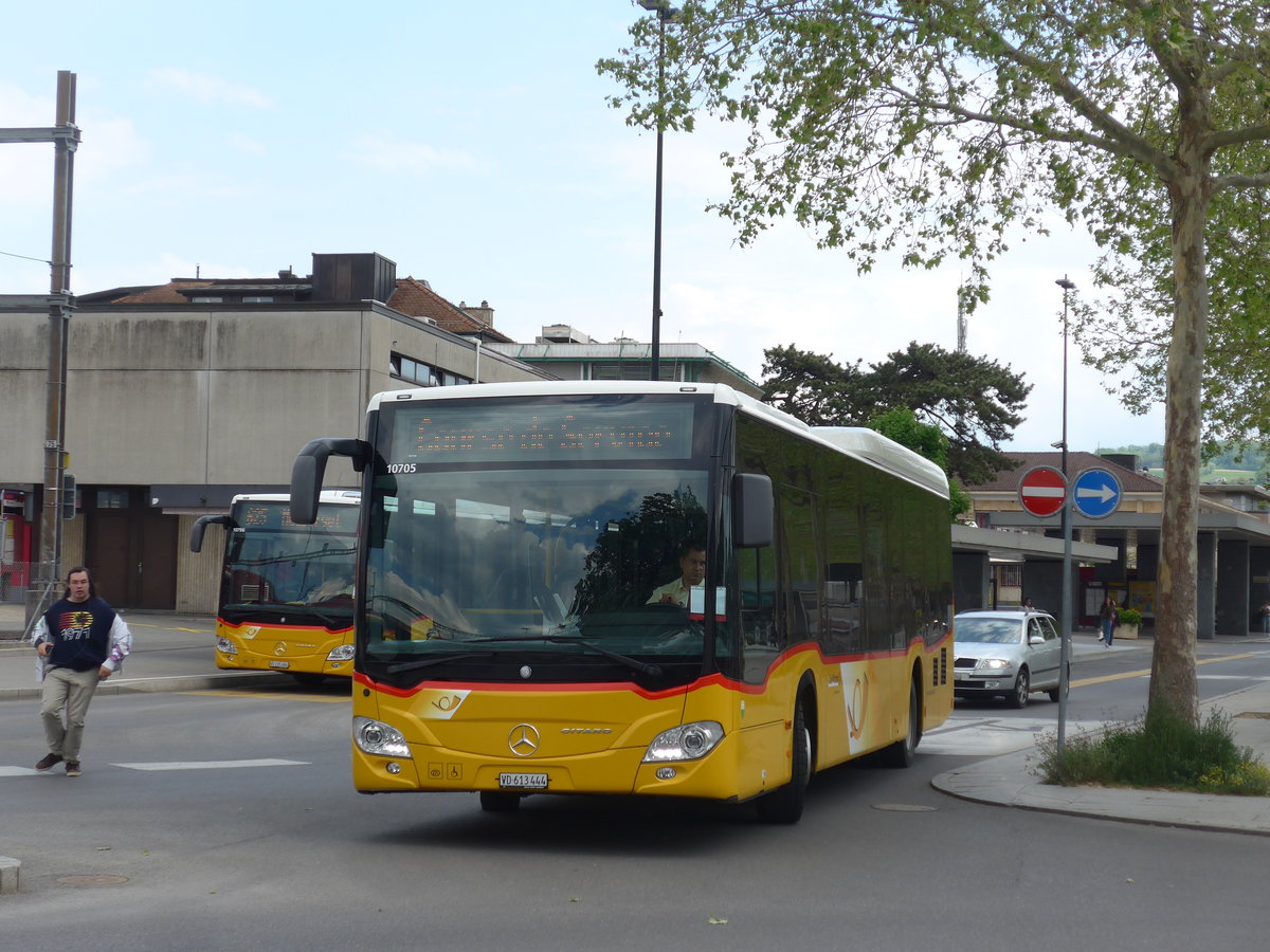 (205'436) - CarPostal Ouest - VD 613'444 - Mercedes am 25. Mai 2019 beim Bahnhof Yverdon