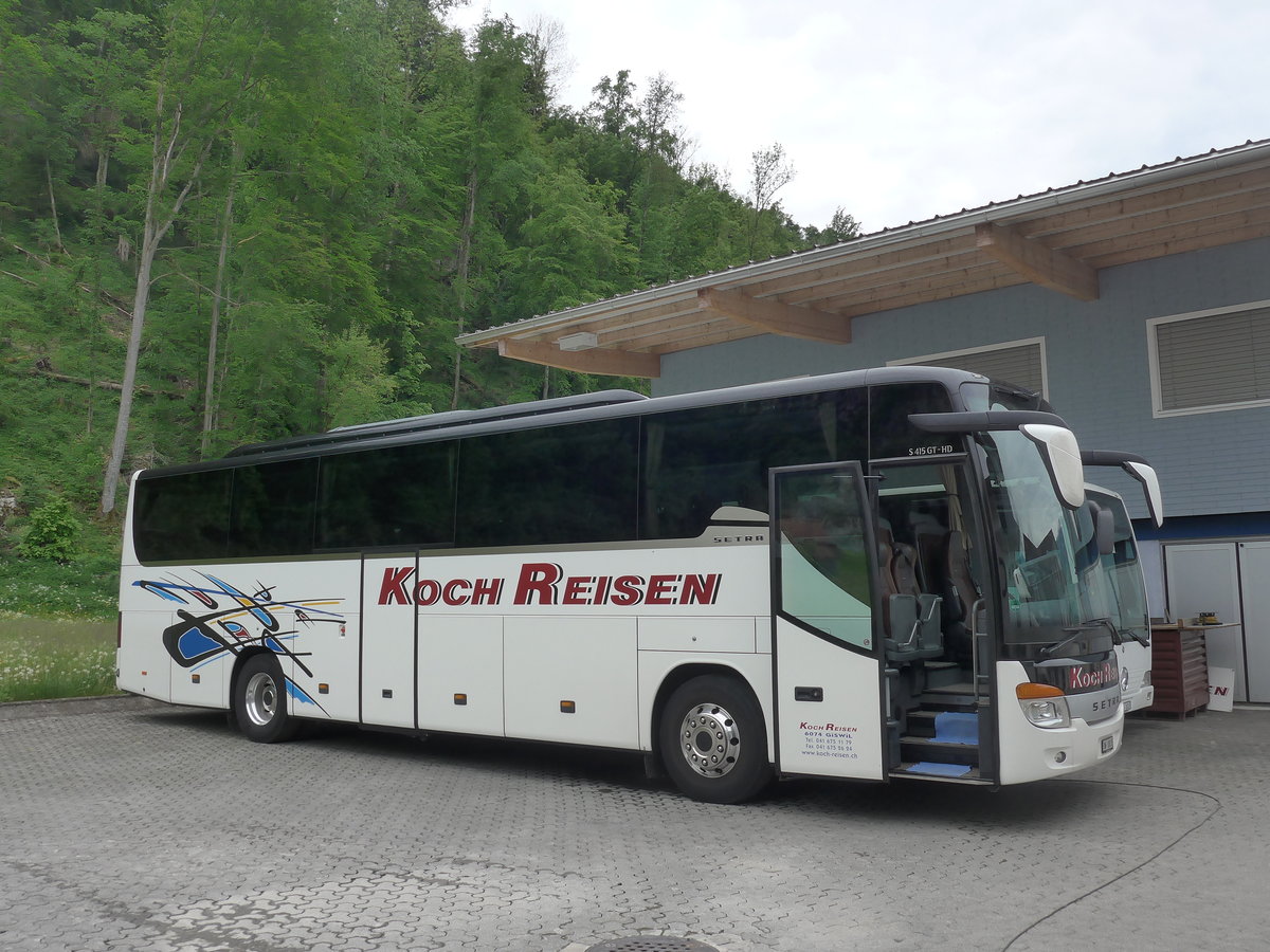 (205'553) - Koch, Giswil - OW 10'035 - Setra am 27. Mai 2019 in Giswil, Garage