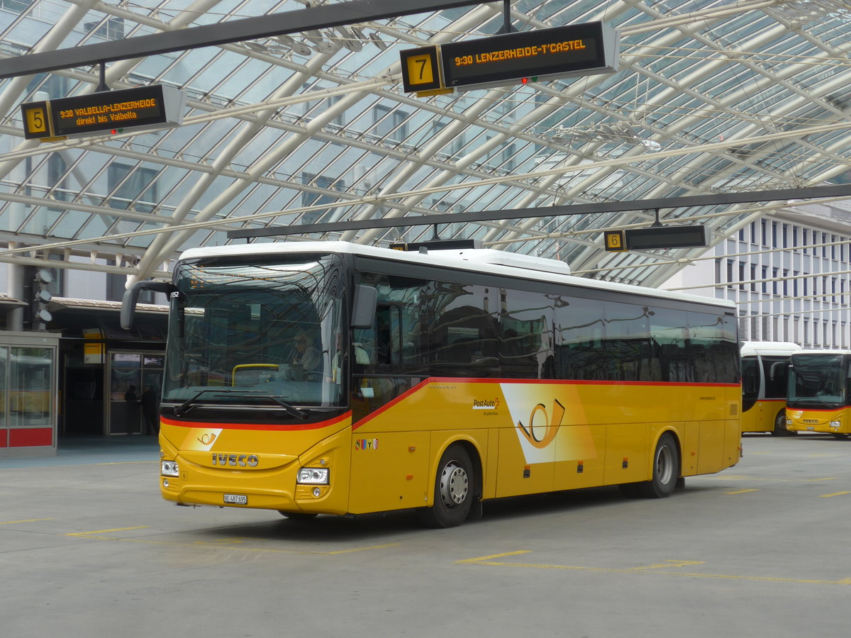 (206'202) - PostAuto Bern - BE 487'695 - Iveco am 9. Juni 2019 in Chur, Postautostation