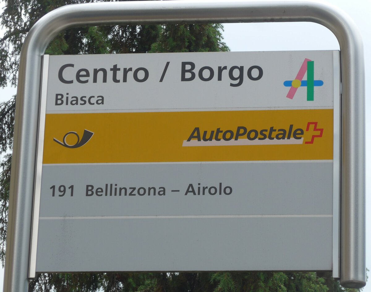 (206'215) - PostAuto-Haltestellenschild - Biasca, Centro/Borgo - am 9. Juni 2019