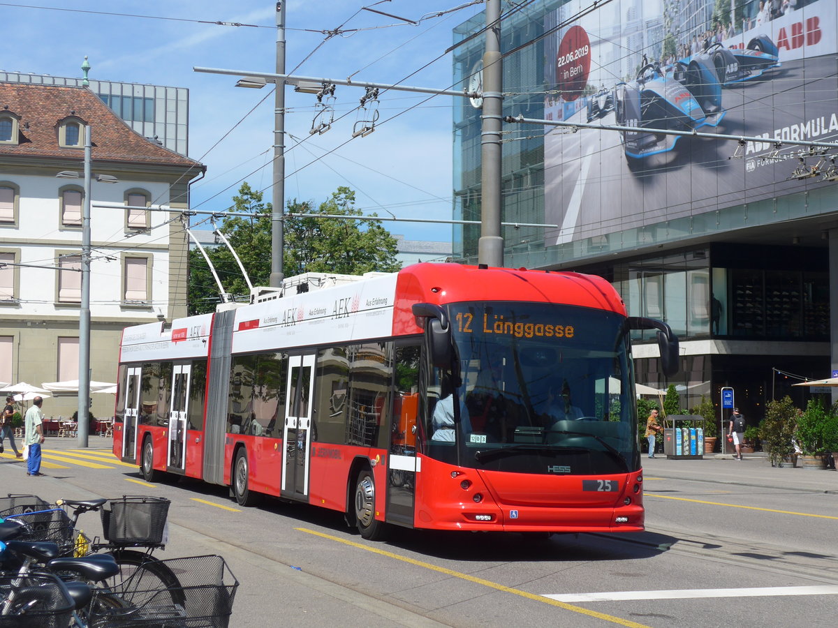 (206'776) - Bernmobil, Bern - Nr. 25 - Hess/Hess Gelenktrolleybus am 24. Juni 2019 beim Bahnhof Bern