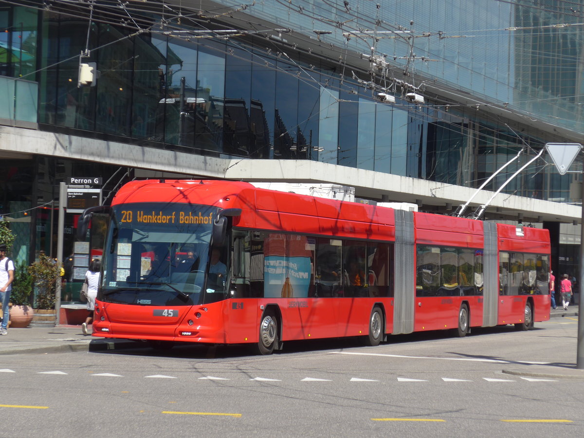 (206'778) - Bernmobil, Bern - Nr. 45 - Hess/Hess Doppelgelenktrolleybus am 24. Juni 2019 beim Bahnhof Bern