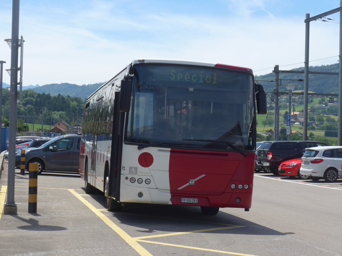 (206'799) - TPF Fribourg - Nr. 91/FR 300'281 - Volvo am 24. Juni 2019 beim Bahnhof Palzieux