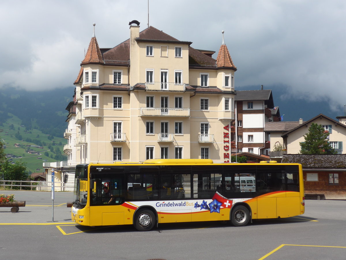 (207'676) - AVG Grindelwald - Nr. 13/BE 407'170 - MAN/Gppel am 9. Juli 2019 beim Bahnhof Grindelwald