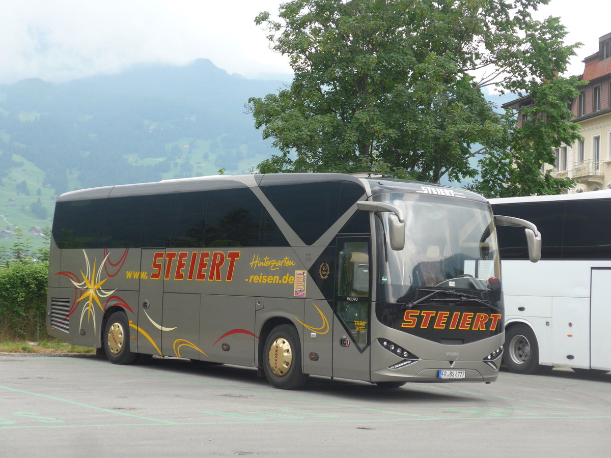 (207'750) - Aus Deutschland: Steiert, Hinterzarten - FR BS 8777 - Volvo am 9. Juli 2019 beim Bahnhof Grindelwald