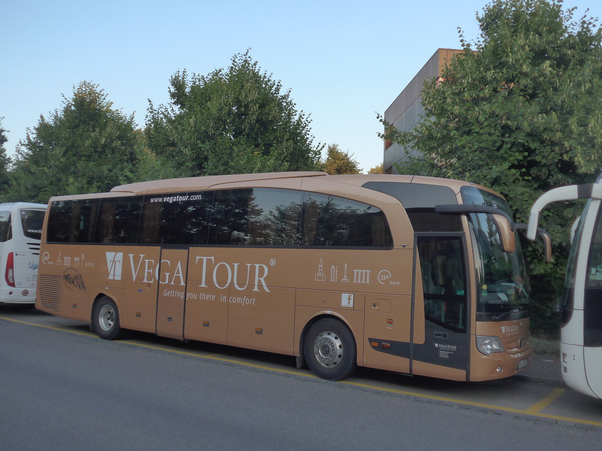 (207'978) - Aus Tschechien: Vega Tour, Praha - Nr. 330/5AL 2181 - Mercedes am 19. Juli 2019 in Thun, Hotel Seepark