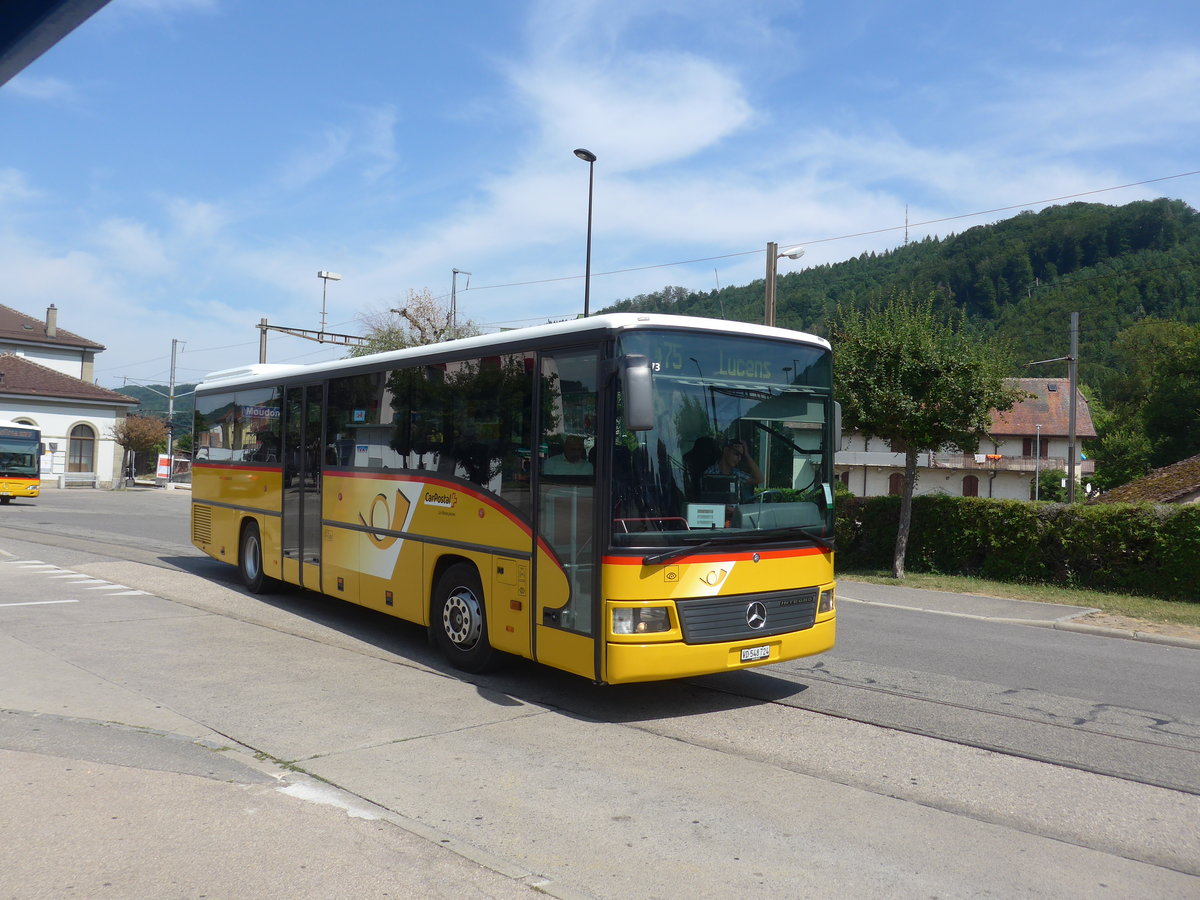 (208'120) - CarPostal Ouest - VD 548'724 - Mercedes am 22. Juli 2019 beim Bahnhof Moudon