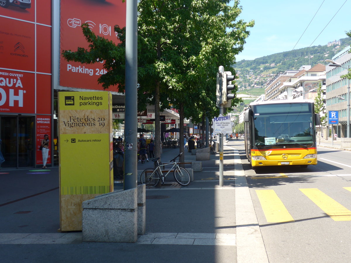 (208'445) - PostAuto Wallis - Nr. 10/VS 241'995 - Mercedes am 4. August 2019 beim Bahnhof Vevey