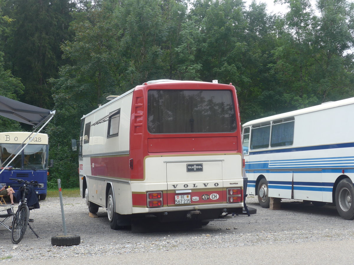 (208'821) - Schweizer, Steffisburg - BE 567'235 - Volvo/Van Hool am 17. August 2019 in Atzmnnig, Schutt