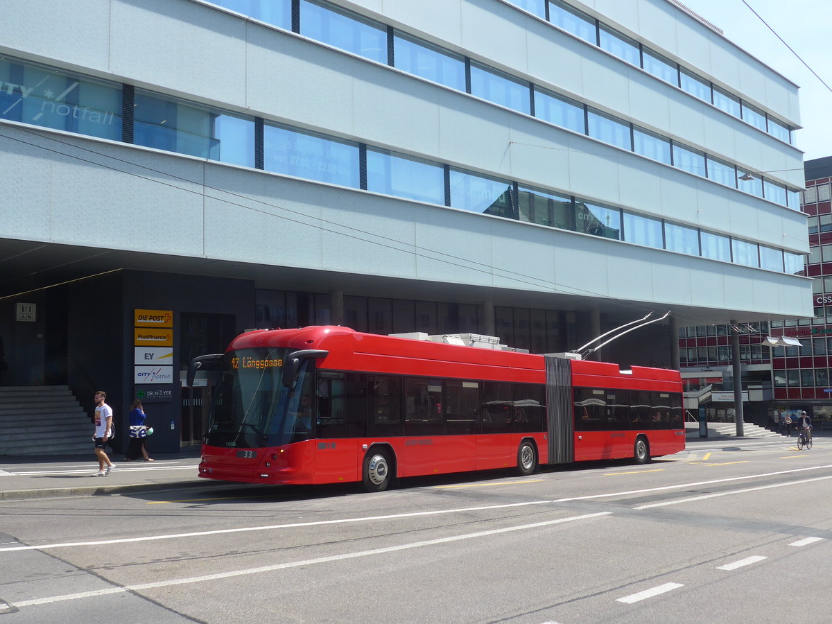 (209'118) - Bernmobil, Bern - Nr. 33 - Hess/Hess Gelenktrolleybus am 27. August 2019 in Bern, Schanzenstrasse