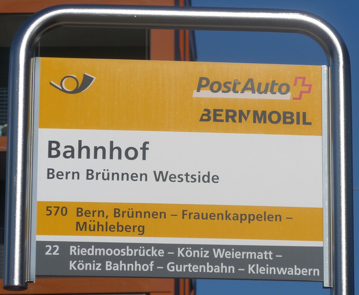 (209'707) - PostAuto/BERNMOBIL-Haltestellenschild - Bern Brnnen Westside, Bahnhof - am 15. September 2019