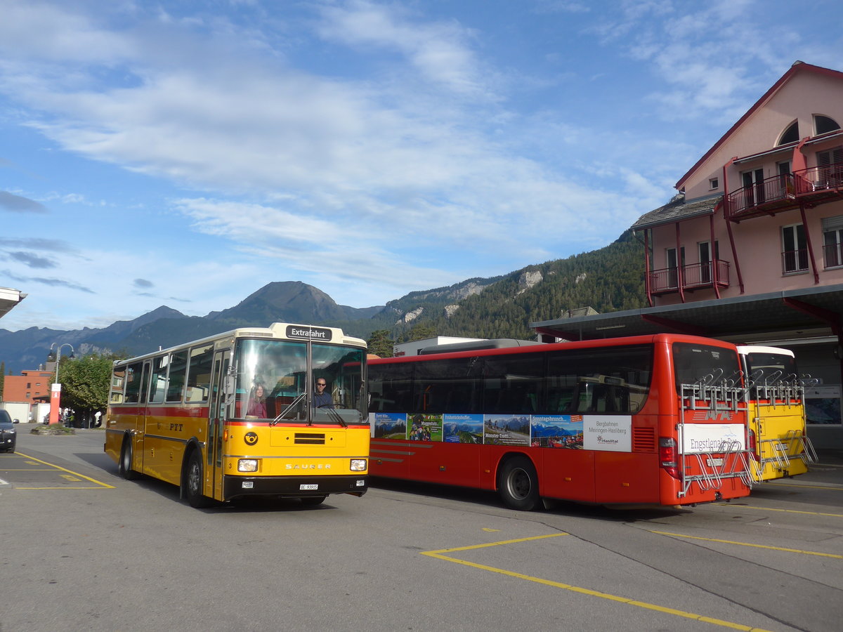 (209'735) - Kolb, Grasswil - Nr. 3/BE 93'915 - Saurer/R&J (ex Schmocker, Stechelberg Nr. 3; ex Schmocker, Stechelberg Nr. 1; ex Gertsch, Stechelberg Nr. 1) + AFA Adelboden - Nr. 24/BE 26'701 - Setra am 22. September 2019 in Meiringen, Postautostation (Einsatz PostAuto fr Engstlenalp-Bus)