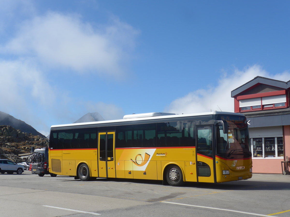 (209'823) - PostAuto Bern - BE 487'695 - Iveco am 28. September 2019 in Nufenen, Passhhe