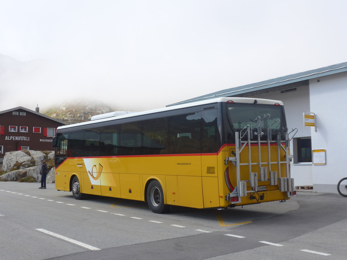 (209'835) - PostAuto Bern - BE 476'689 - Iveco am 28. September 2019 in Grimsel, Passhhe