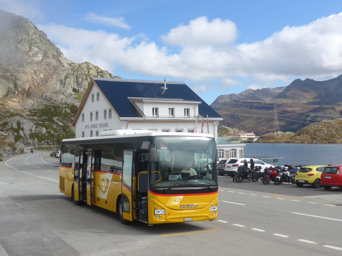 (209'839) - PostAuto Bern - BE 476'689 - Iveco am 28. September 2019 in Grimsel, Passhhe
