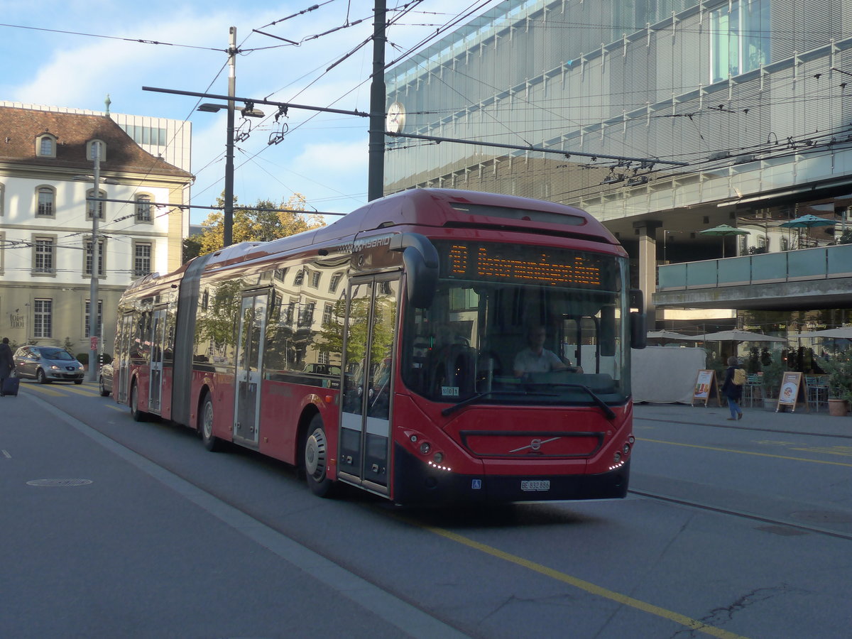 (210'068) - Bernmobil, Bern - Nr. 886/BE 832'886 - Volvo am 12. Oktober 2019 beim Bahnhof Bern