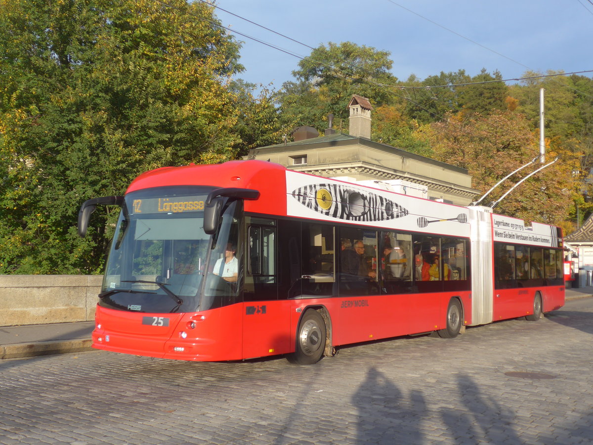 (210'471) - Bernmobil, Bern - Nr. 25 - Hess/Hess Gelenktrolleybus am 20. Oktober 2019 in Bern, Nydeggbrcke
