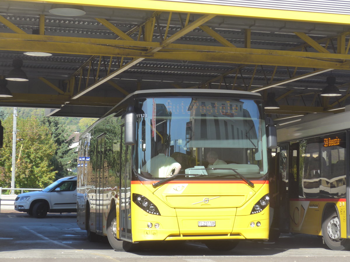 (210'540) - Autopostale, Mendrisio - TI 217'708 - Volvo am 26. Oktober 2019 beim Bahnhof Mendrisio