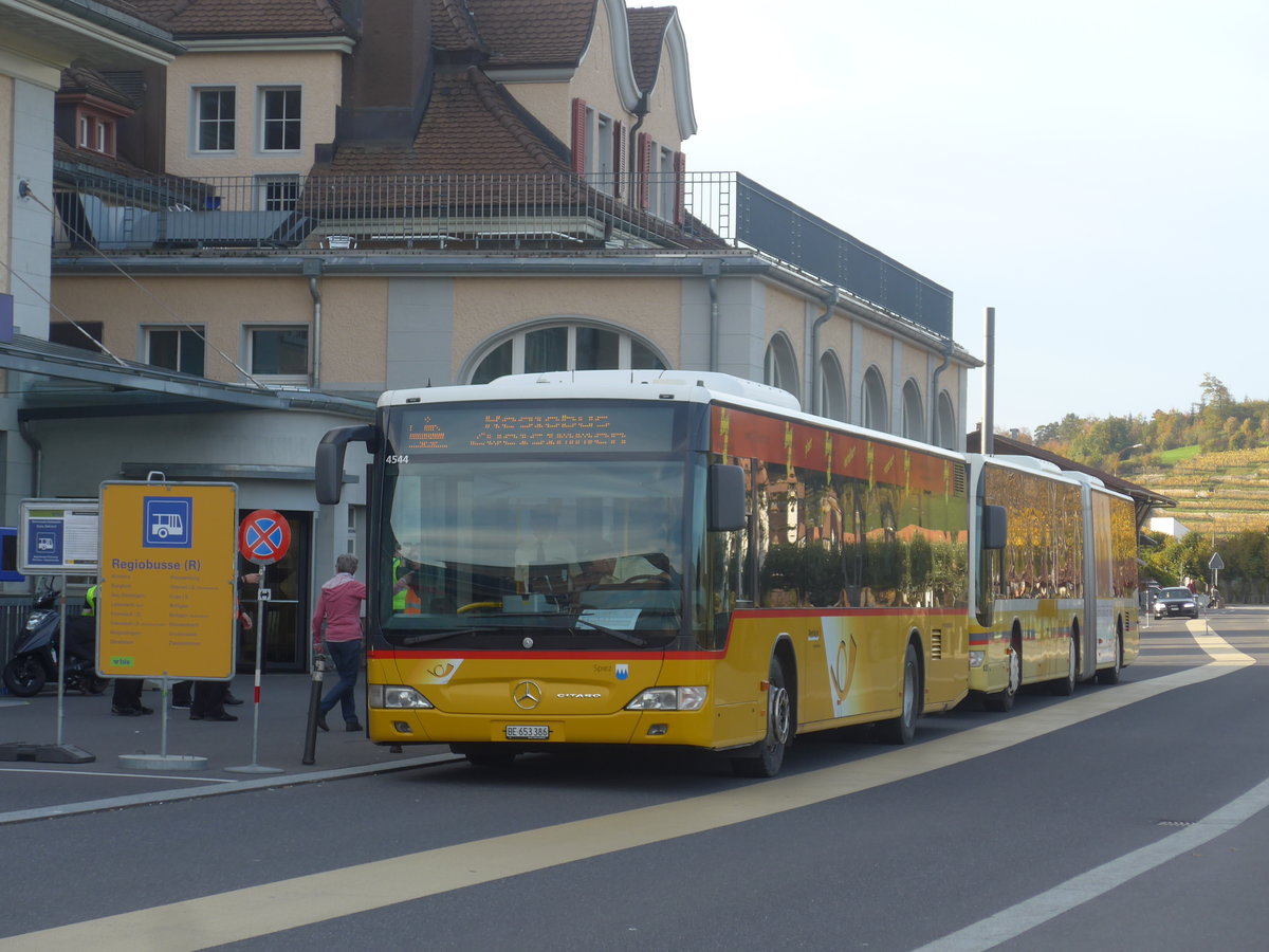 (210'698) - PostAuto Bern - BE 653'386 - Mercedes am 27. Oktober 2019 beim Bahnhof Spiez