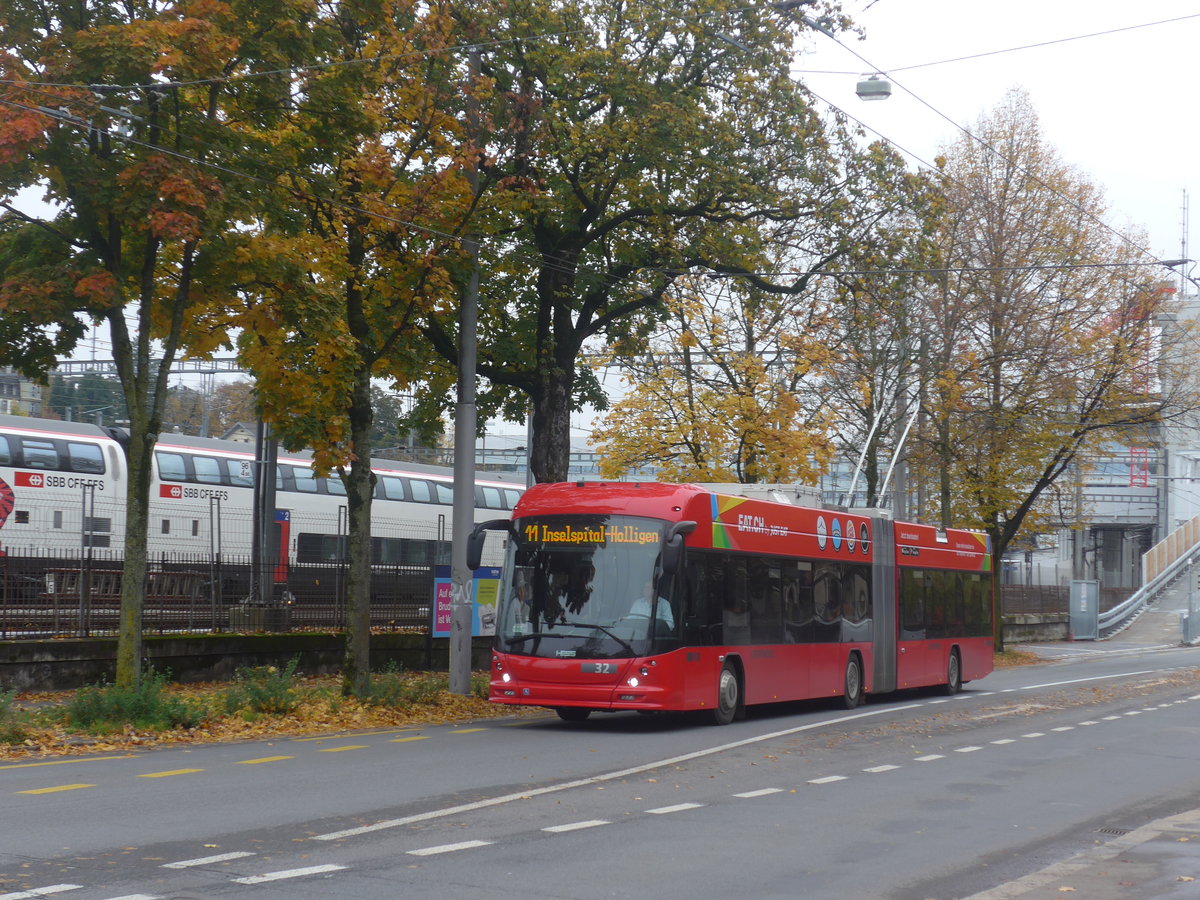 (210'721) - Bernmobil, Bern - Nr. 32 - Hess/Hess Gelenktrolleybus am 29. Oktober 2019 in Bern, Laupenstrasse