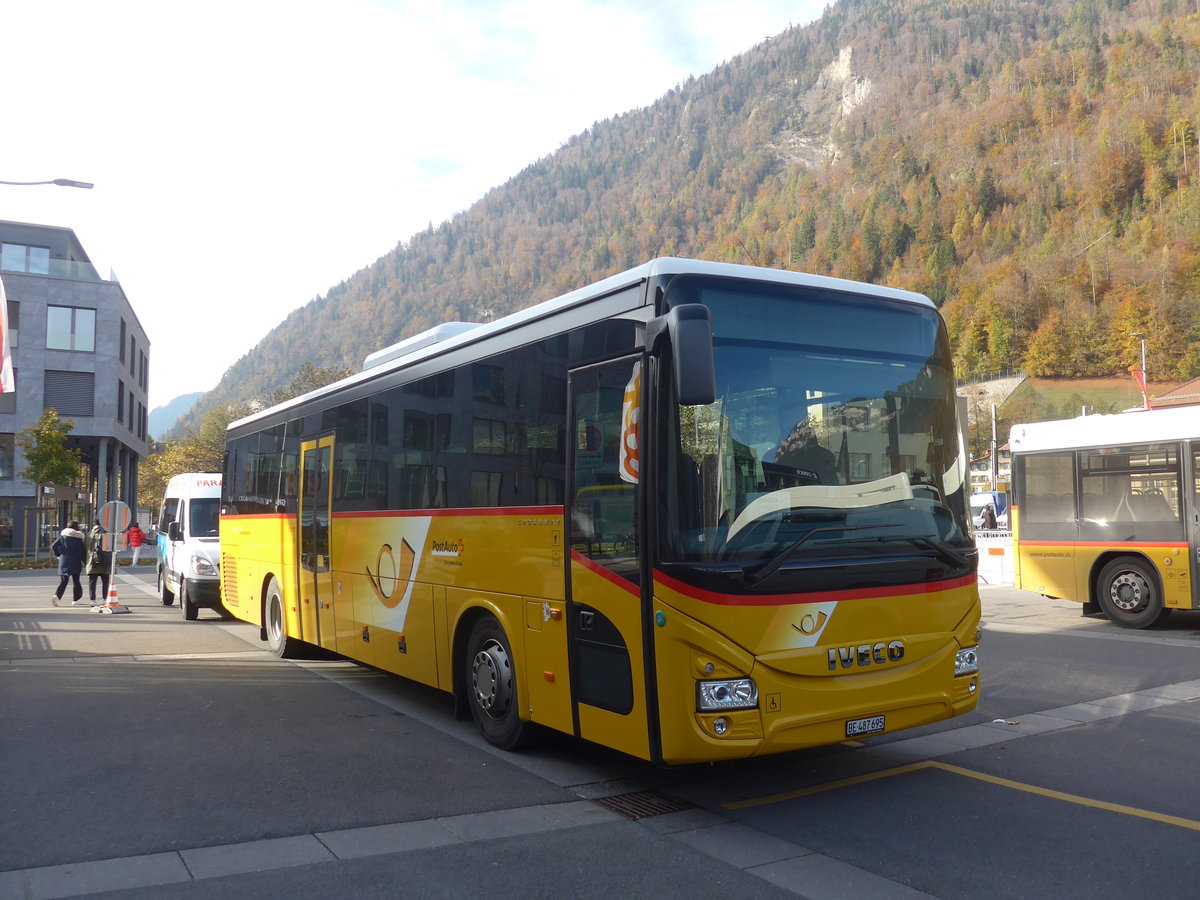 (211'018) - PostAuto Bern - BE 487'695 - Iveco am 11. November 2019 beim Bahnhof Interlaken Ost