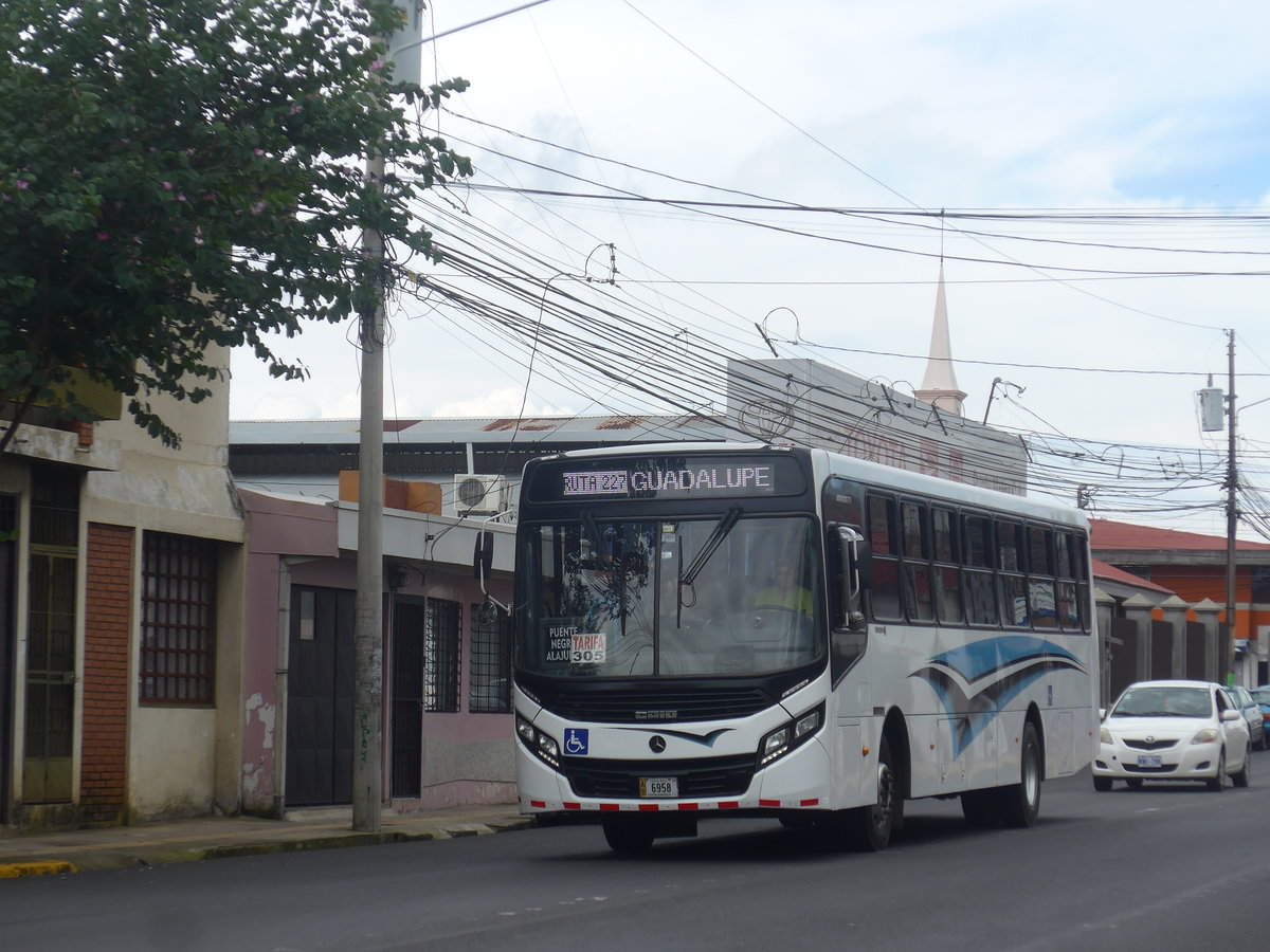 (211'106) - Cagua de Alajuela, Alajuela - 6958 - Caio-Mercedes am 13. November 2019 in Alajuela