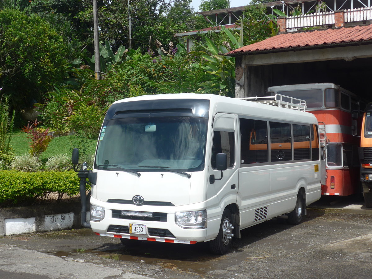 (211'446) - ??? - 4353 - Toyota am 16. November 2019 in Nuevo Arenal, Los Hroes