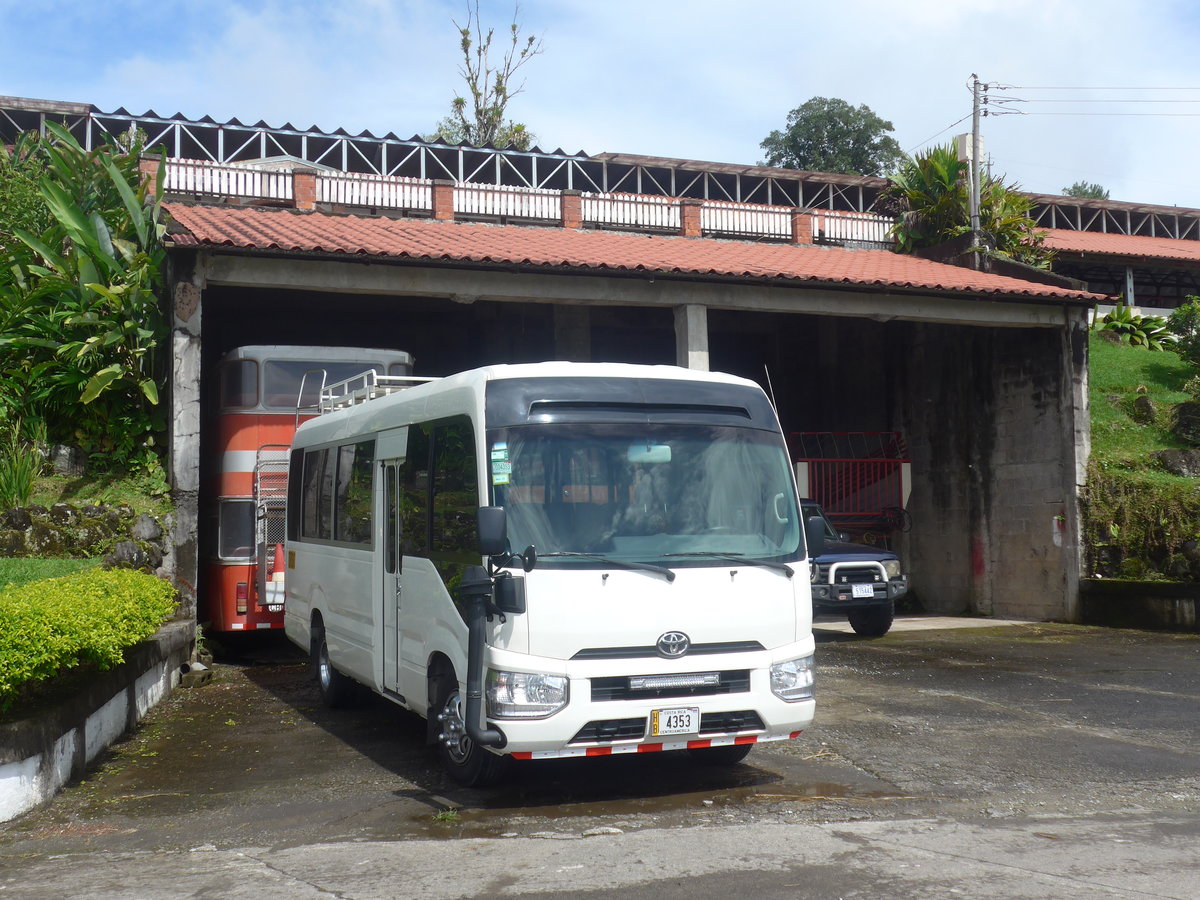 (211'448) - ??? - 4353 - Toyota am 16. November 2019 in Nuevo Arenal, Los Hroes