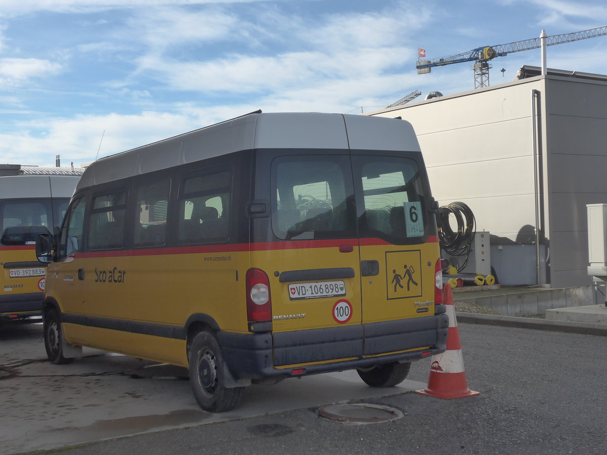 (211'744) - CarPostal Ouest - VD 106'898 - Renault am 8. Dezember 2019 in Echallens, Garage