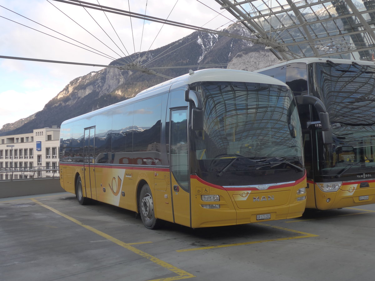 (212'552) - PostAuto Graubnden - GR 173'202 - MAN am 7. Dezember 2019 in Chur, Postautostation