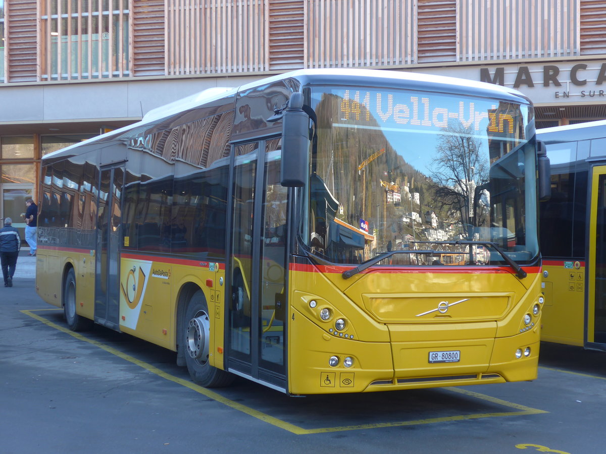 (212'611) - Fontana, Ilanz - Nr. 4/GR 80'800 - Volvo am 7. Dezember 2019 beim Bahnhof Ilanz
