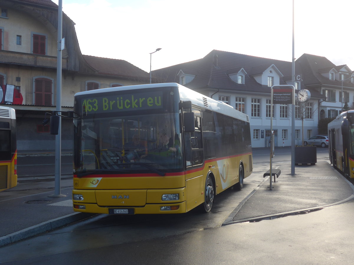 (212'884) - PostAuto Bern - BE 614'040 - MAN/Gppel (ex AVG Meiringen Nr. 72) am 14. Dezember 2019 beim Bahnhof Mnsingen