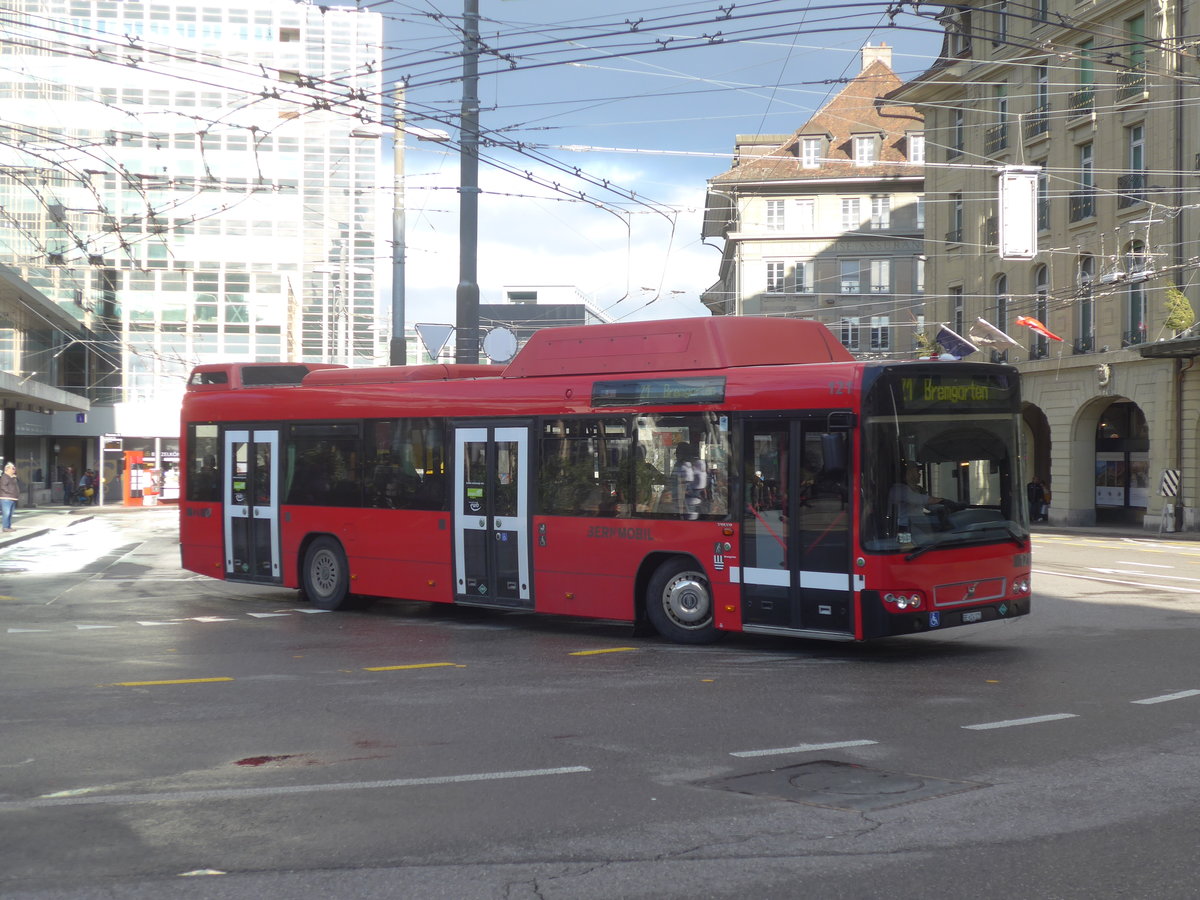(212'938) - Bernmobil, Bern - Nr. 121/BE 624'121 - Volvo am 14. Dezember 2019 beim Bahnhof Bern