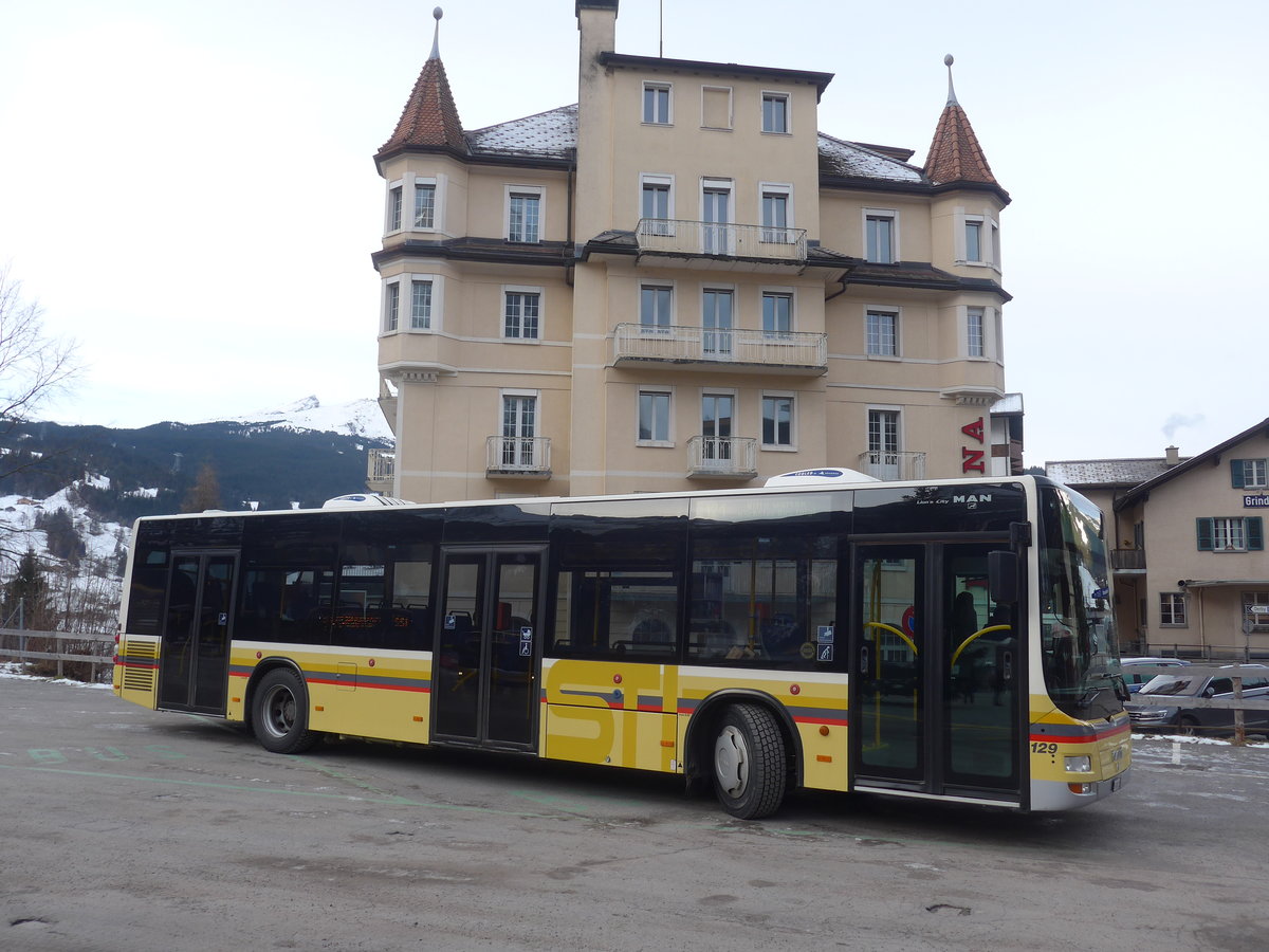 (213'136) - STI Thun - Nr. 129/BE 800'129 - MAN am 26. Dezember 2019 beim Bahnhof Grindelwald (Einsatz Grindelwaldbus)
